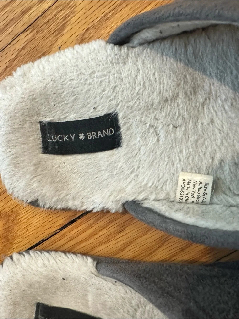 Lucky Brand Men’s Gray Plush Slide Slippers Size S 7/8 Well Worn